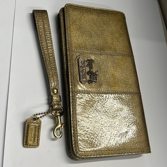 Coach Large Gold Patent Leather Clutch Wristlet Wallet Purse - Picture 13 of 13